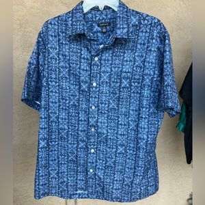 Van Heusen, 16-16 1/2, large, blue button down short sleeve shirt.
